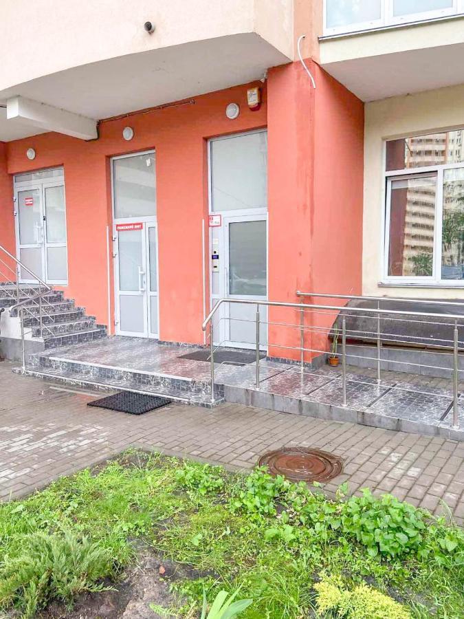 Large 2 Room Apartment With A Beautiful View 2 Min Metro Chernigivska Kiev Exterior foto